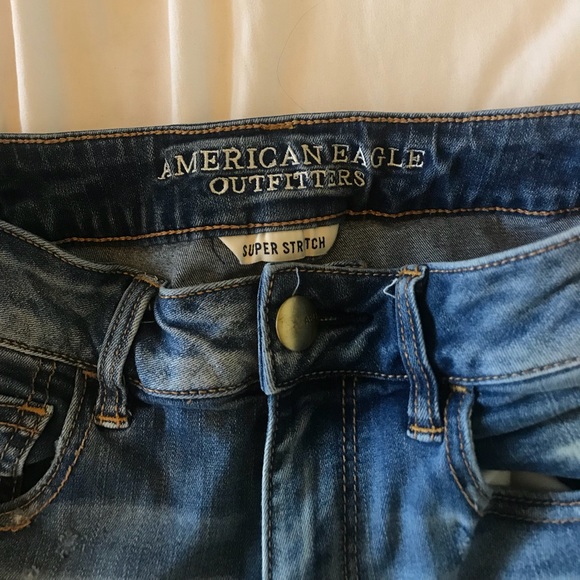 Ripped American Eagle Highrise Lightwash Shorts - Picture 2 of 2